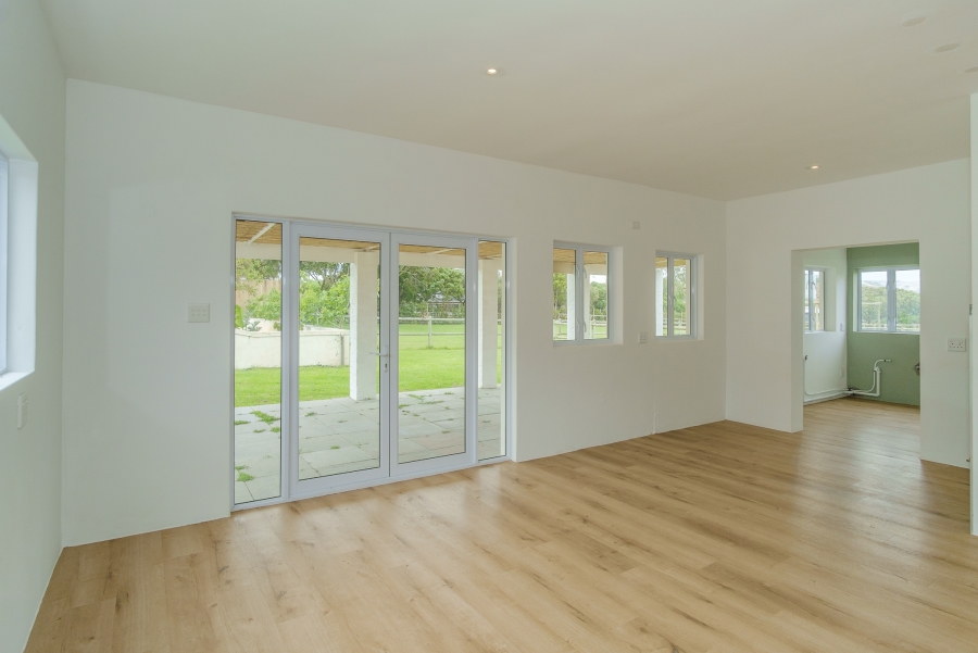 6 Bedroom Property for Sale in Meadowsteads Western Cape